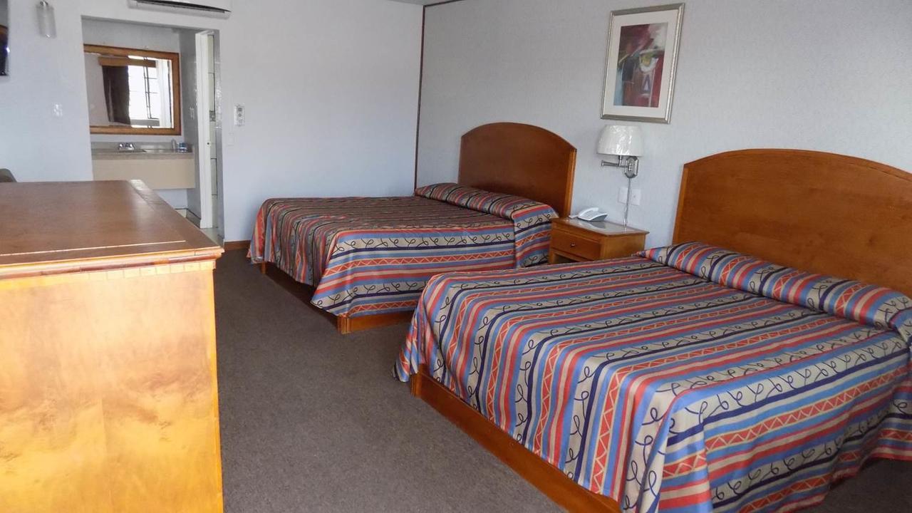Hotel Del Camino Cuauhtémoc エクステリア 写真