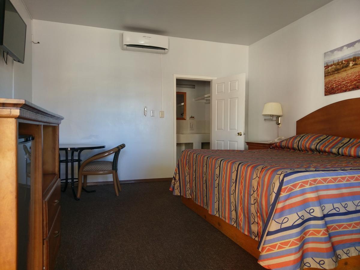 Hotel Del Camino Cuauhtémoc エクステリア 写真
