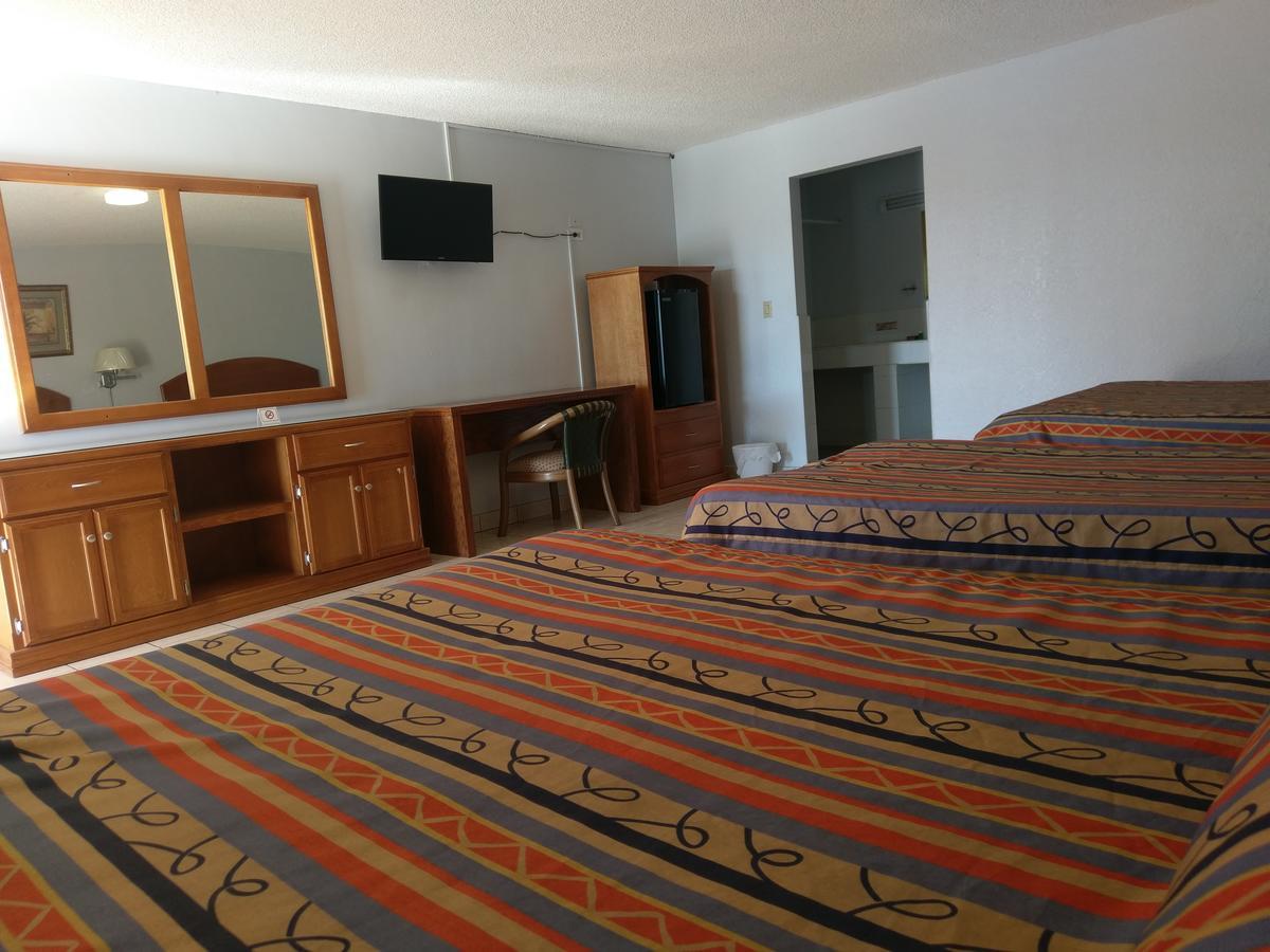 Hotel Del Camino Cuauhtémoc エクステリア 写真